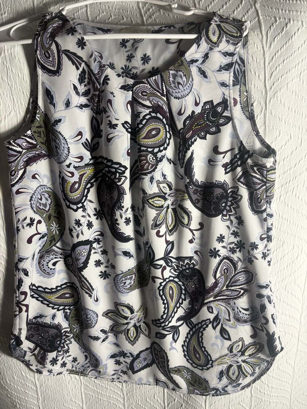 LOFT Outlet Women's Size M Sleeveless Pleated Front Paisley Print Blouse